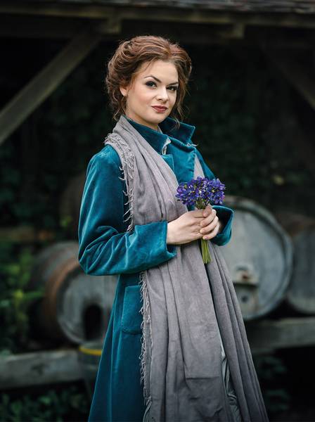 Quelle: Lukas Tüg (www.volksschauspiele.de) Das Bild zeigt die Hauptdarstellerin von My Fair Lady.